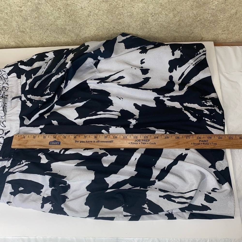 Banana Republic Dress size 10 Black & White Abstract Plunge Neck Line w/Pockets - Picture 10 of 13